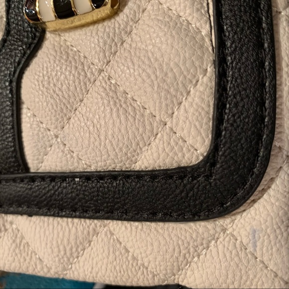 BETSEY JOHNSON BOW BAG  BLACK AND WHITE - Picture 8 of 10